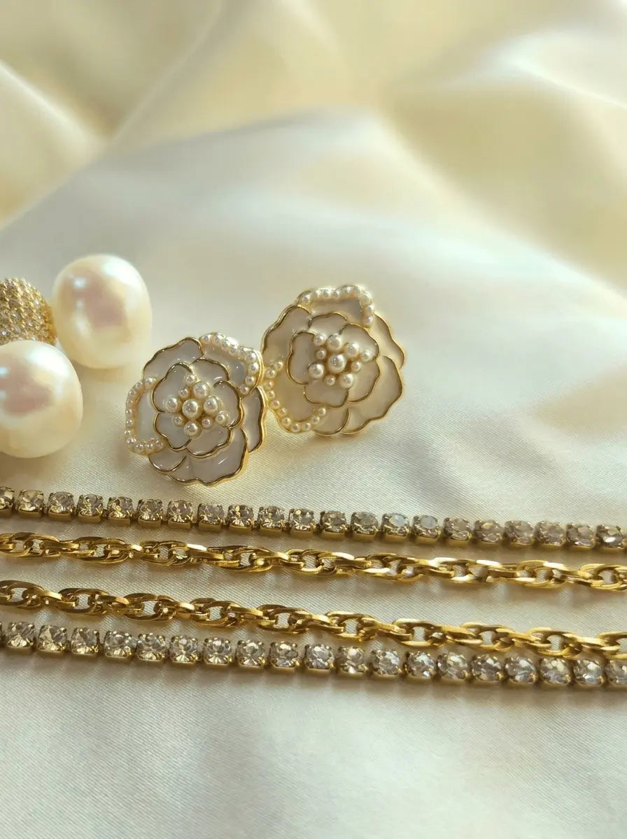 Gold sparklet studs