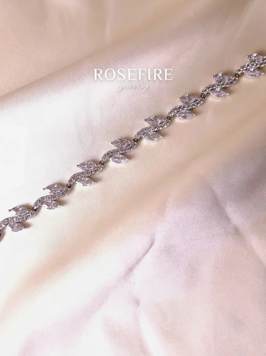 Leaf zirconia braclet