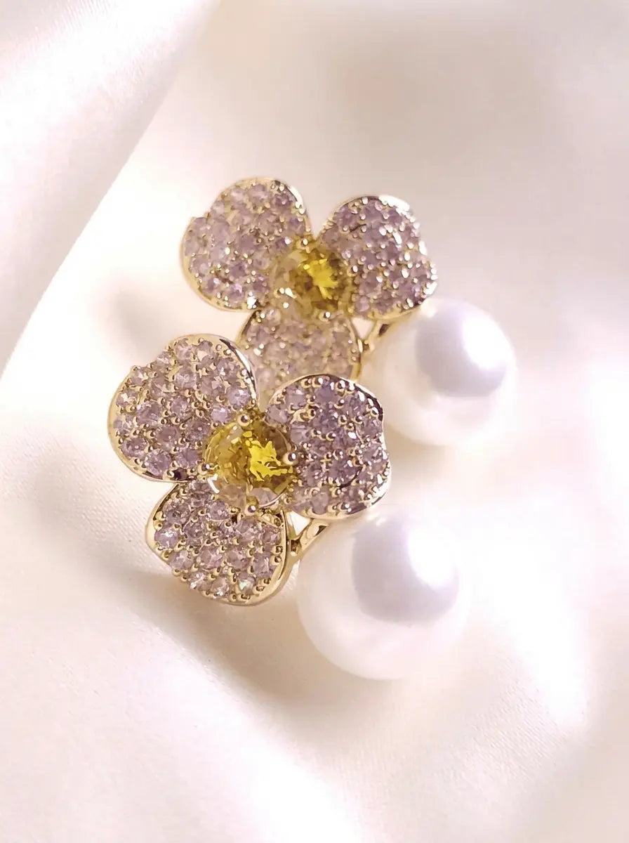 Daisy luxe pearl studs